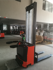 SMITH elektrisk staplare med plattform 1500kg 260cm